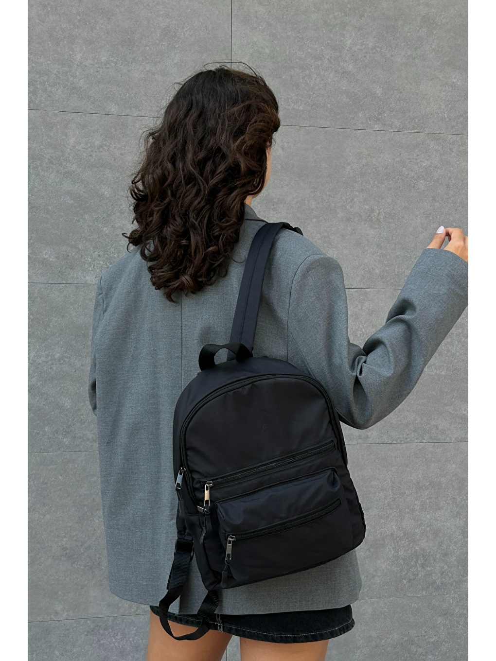 Siyah Çok Bölmeli Su İtici Özellikli Sırt Çantası ASC003