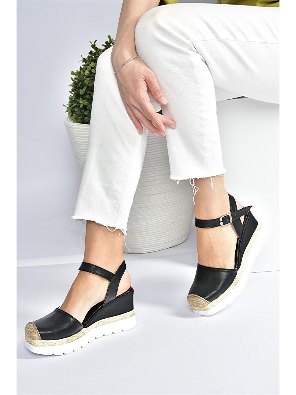 M996139209 Siyah Dolgu Taban Kadın Ayakkabı-1