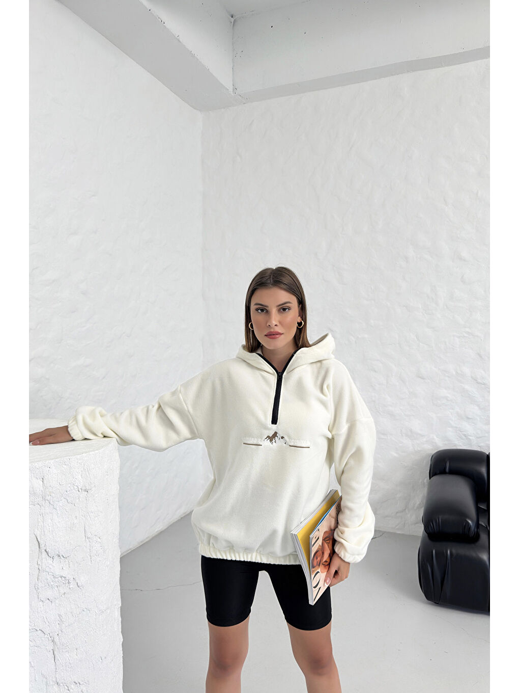 Kadın Beyaz Climbing Mountain Baskılı Oversize Yarım Fermuarlı Kapüşonlu Polar Sweatshirt-2