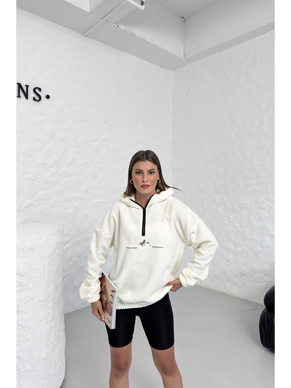 Kadın Beyaz Climbing Mountain Baskılı Oversize Yarım Fermuarlı Kapüşonlu Polar Sweatshirt-4