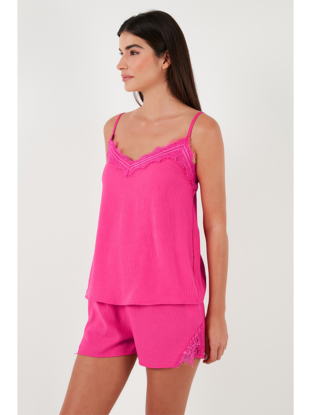 Fuşya Dantelli V Yaka İp Askılı Mini Şortlu Kadın Pijama Takımı 6110300-1