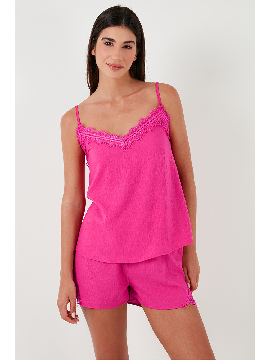 Fuşya Dantelli V Yaka İp Askılı Mini Şortlu Kadın Pijama Takımı 6110300-2