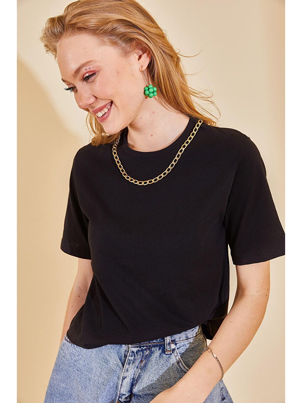 Siyah Zincir Detaylı Bisiklet Yaka Tişört 2YXK1-46354-02-3