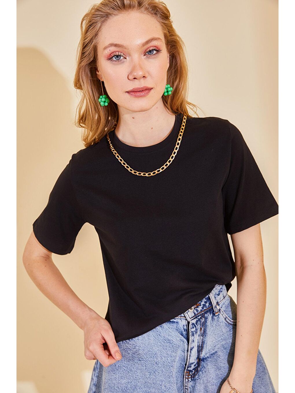 Siyah Zincir Detaylı Bisiklet Yaka Tişört 2YXK1-46354-02-4