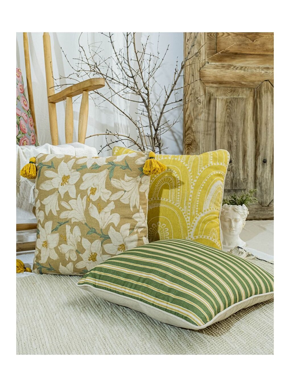 Sarı Bohem Tarzı Keten Pamuklu Dijital Baskı Desenli Biyeli 45x45 Kırlent Kılıfı-4