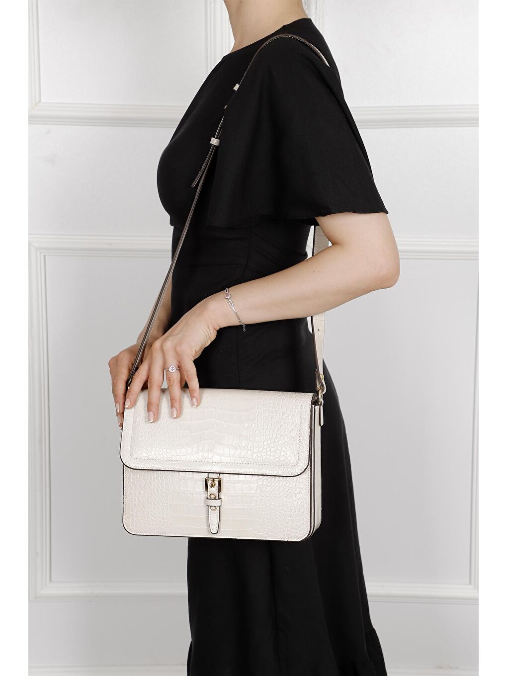 Bej Platinum Hakiki Deri Orta Boy Kadın Omuz Çantası Q8254