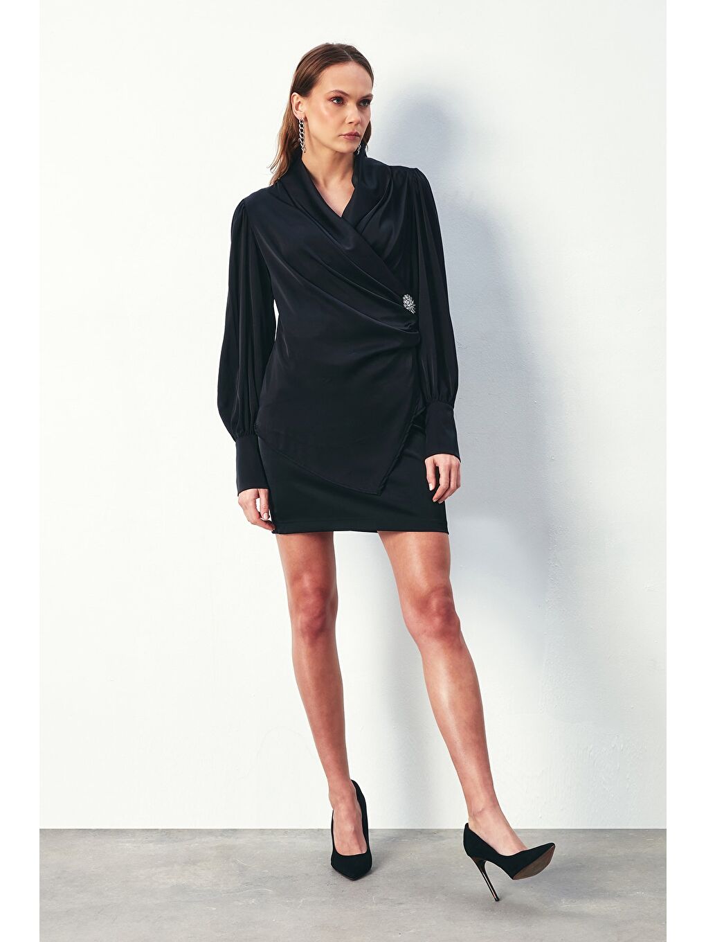 Broşlu Kruvaze Bluz - Siyah-2