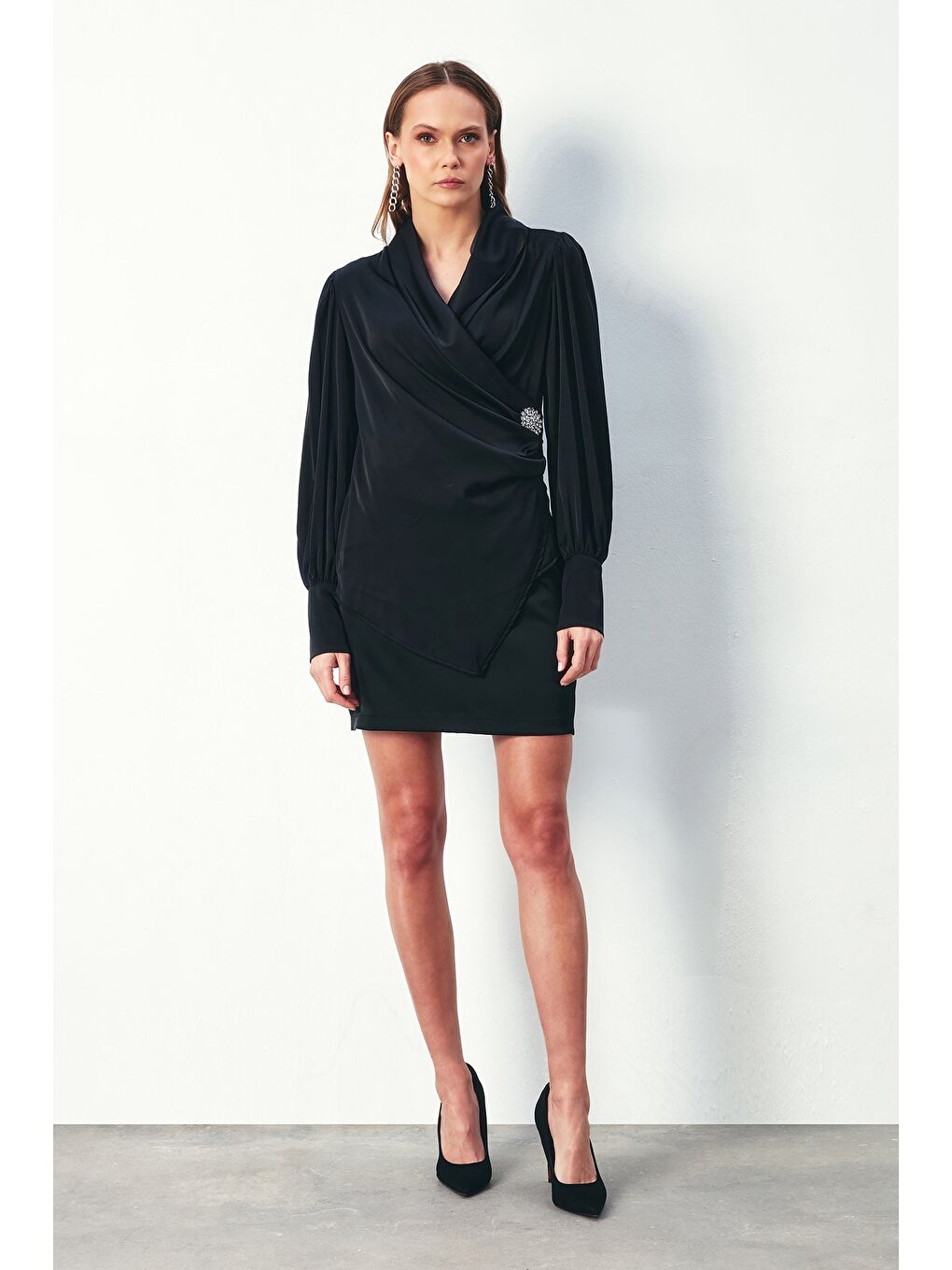 Broşlu Kruvaze Bluz - Siyah-3