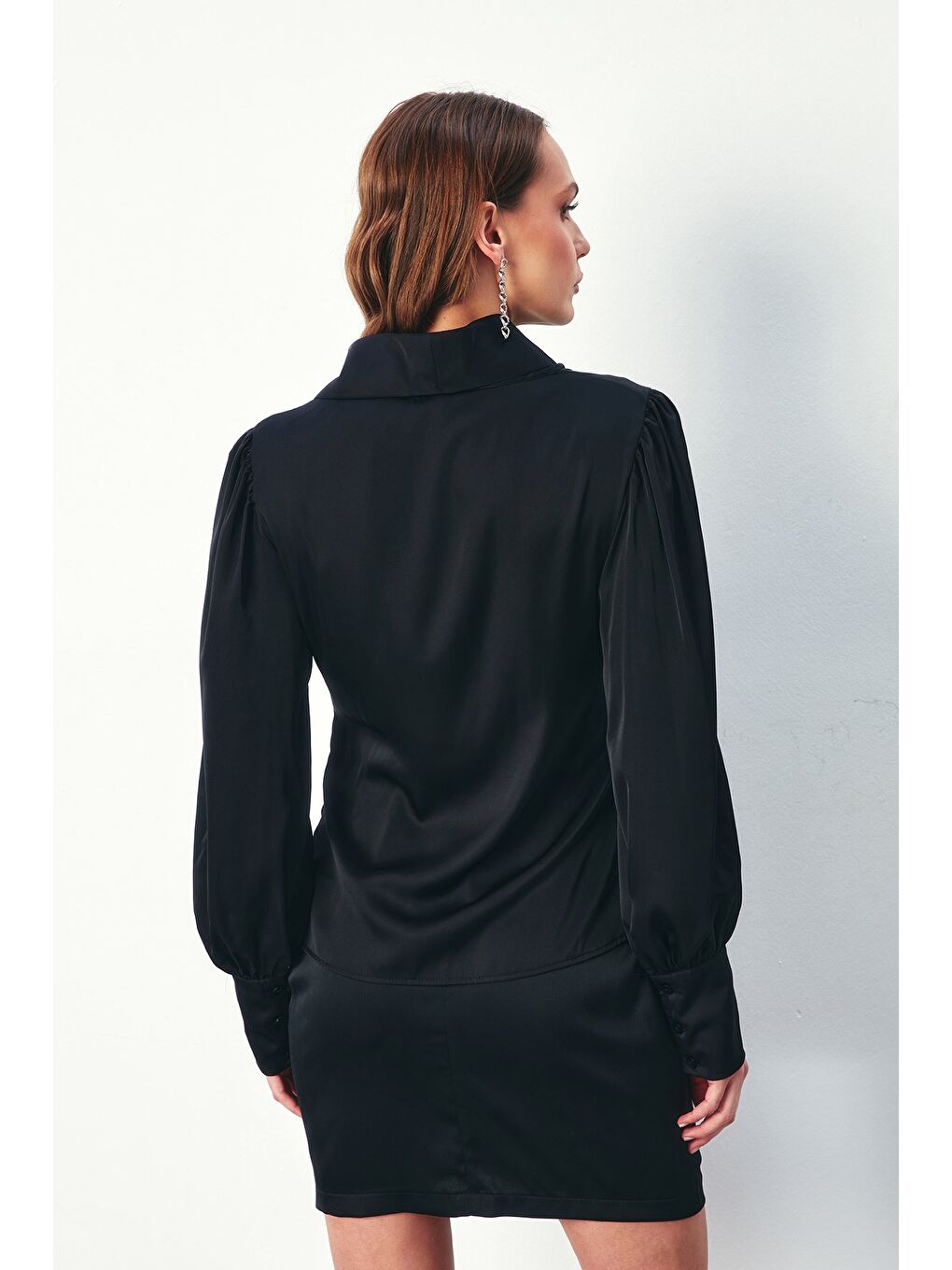 Broşlu Kruvaze Bluz - Siyah-7