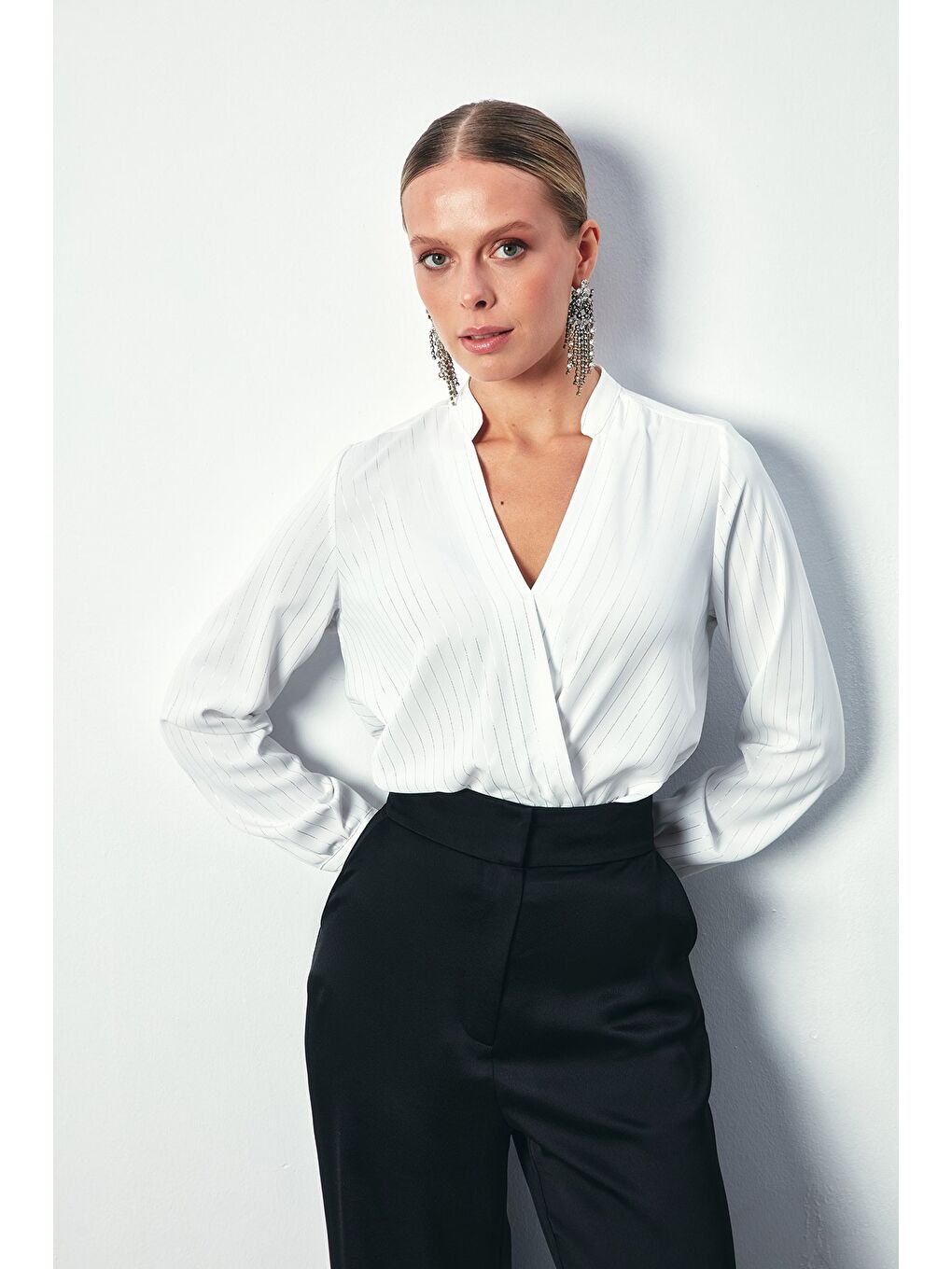 Kruvaze Parlak Çizgili Bluz - Ekru-1