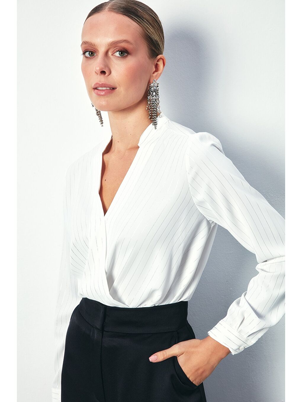 Kruvaze Parlak Çizgili Bluz - Ekru-2