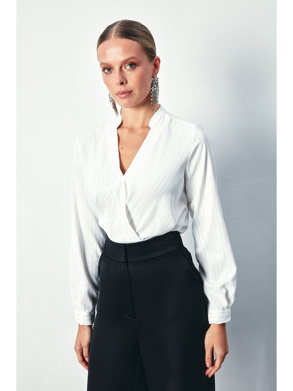 Kruvaze Parlak Çizgili Bluz - Ekru-5