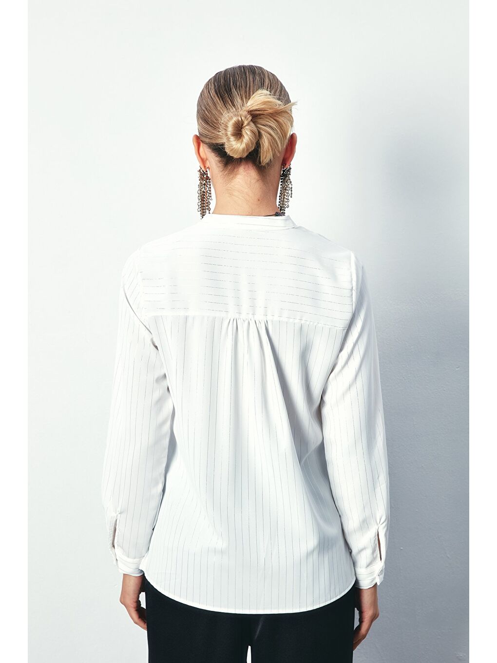 Kruvaze Parlak Çizgili Bluz - Ekru-7