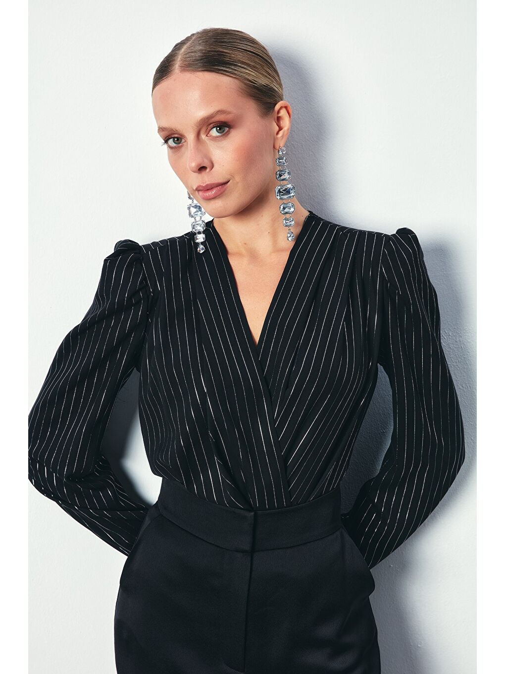 Parlak Çizgili Bodysuit Bluz - Siyah-1
