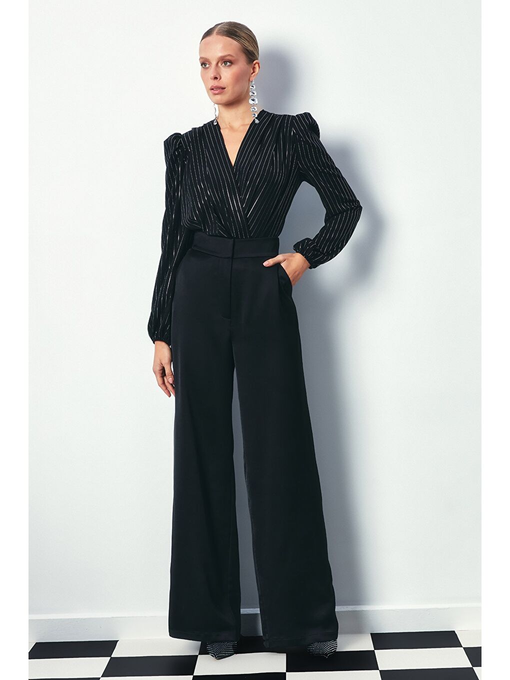 Parlak Çizgili Bodysuit Bluz - Siyah-3