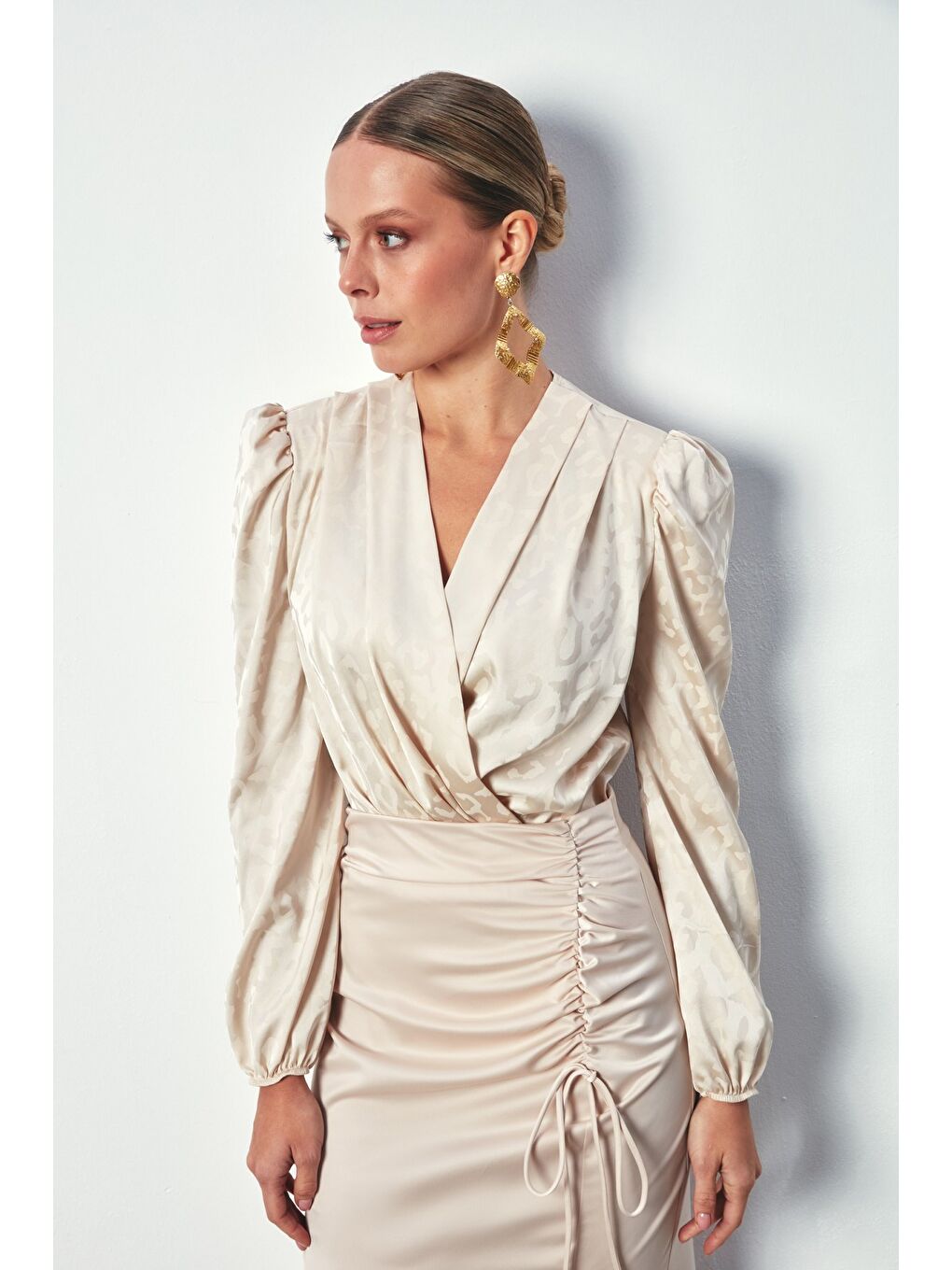 Kruvaze Desenli Bodysuit Bluz - Bej-1