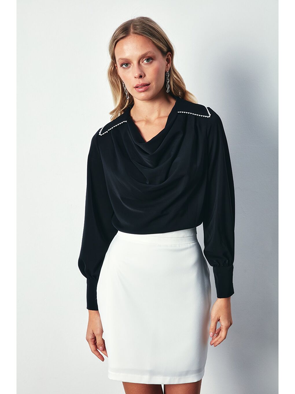 Degaje Yaka İncili Salaş Bluz - Siyah