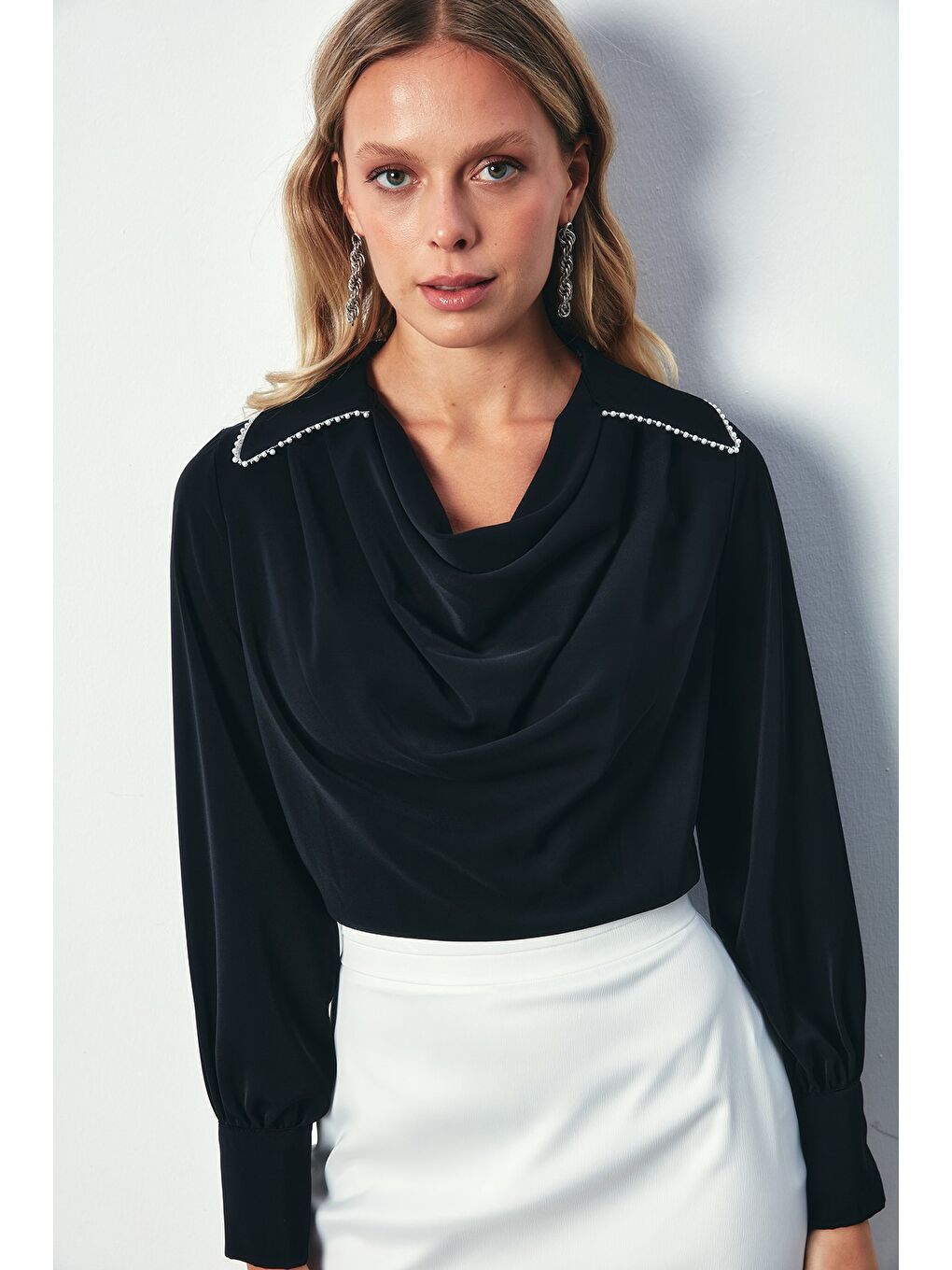 Degaje Yaka İncili Salaş Bluz - Siyah-2