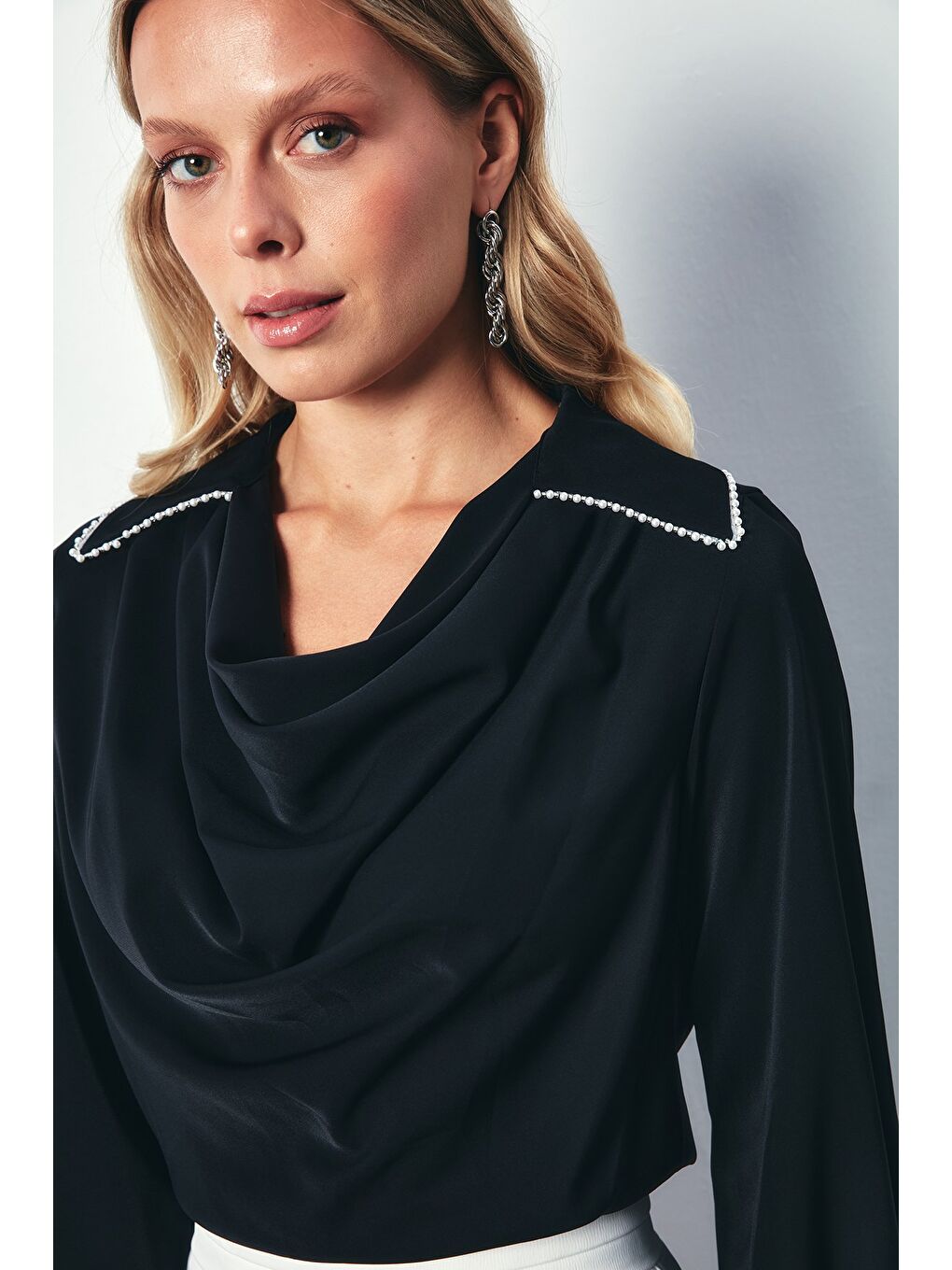 Degaje Yaka İncili Salaş Bluz - Siyah-3
