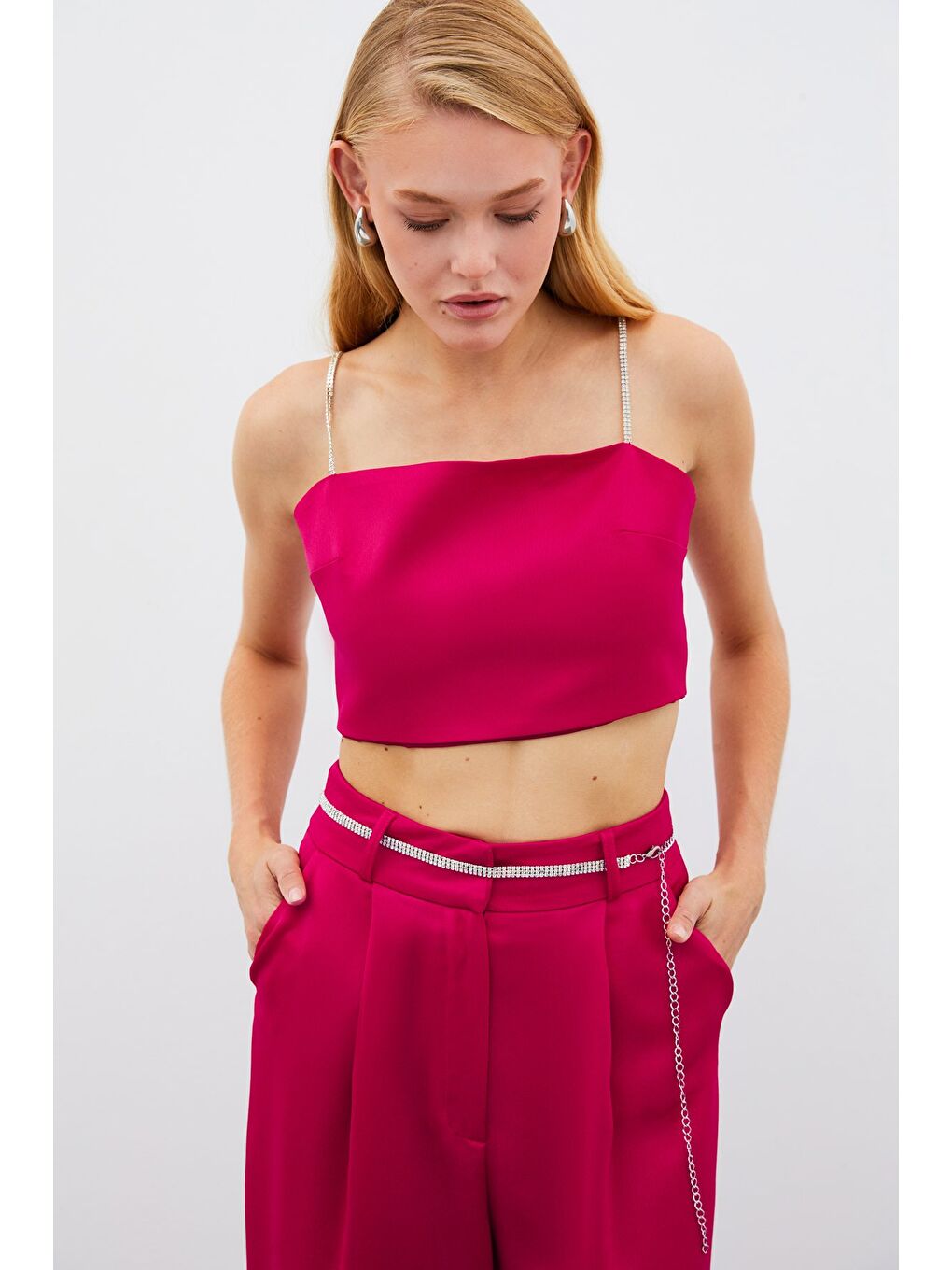 Taş Askılı Saten Crop Bluz - Mercan-3