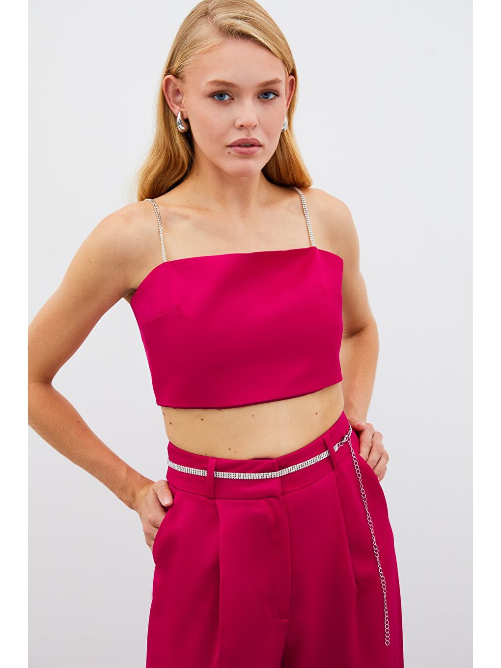 Taş Askılı Saten Crop Bluz - Mercan-4