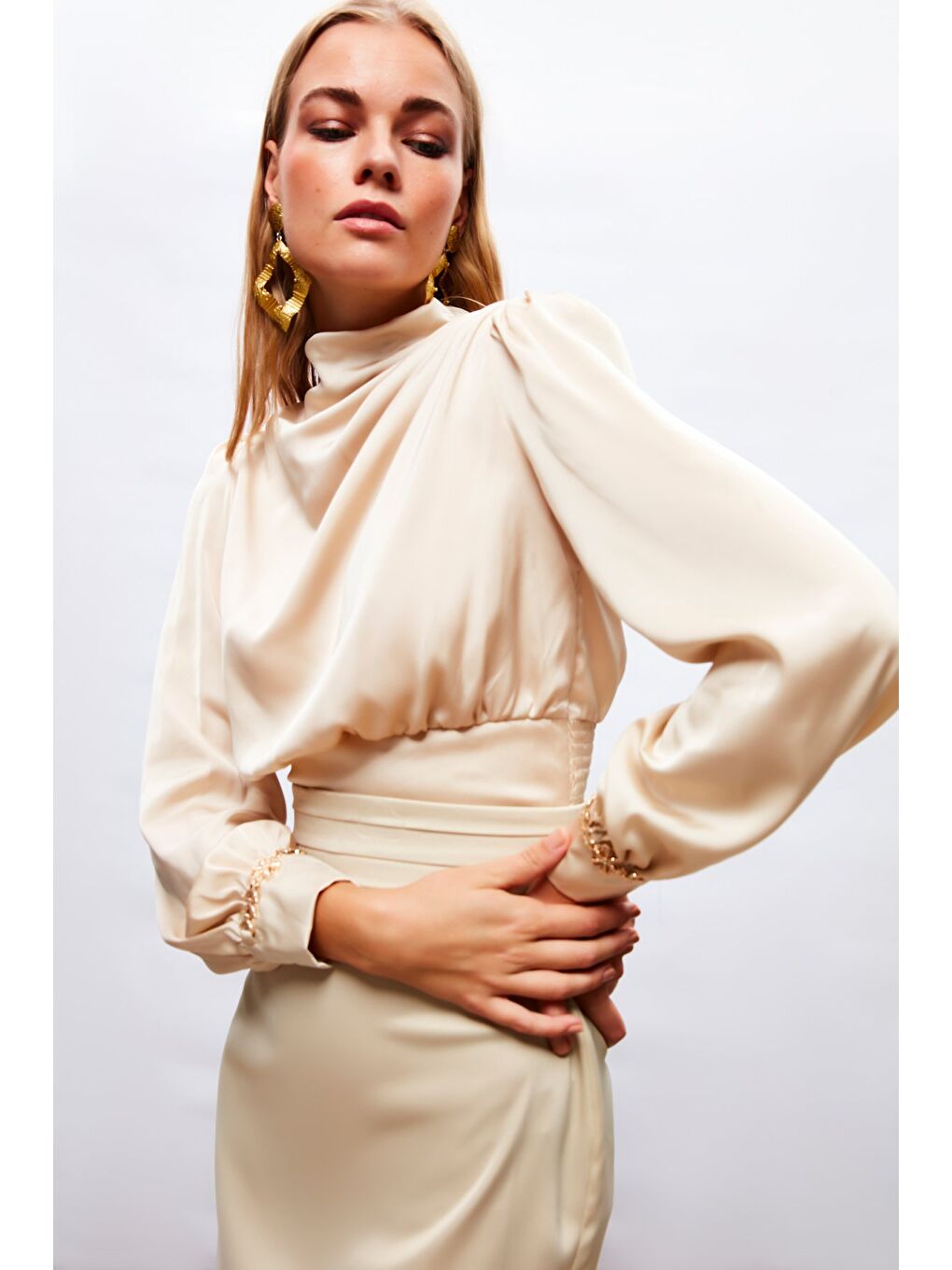 Kol Aksesuar Detaylı Bluz - Bej-3