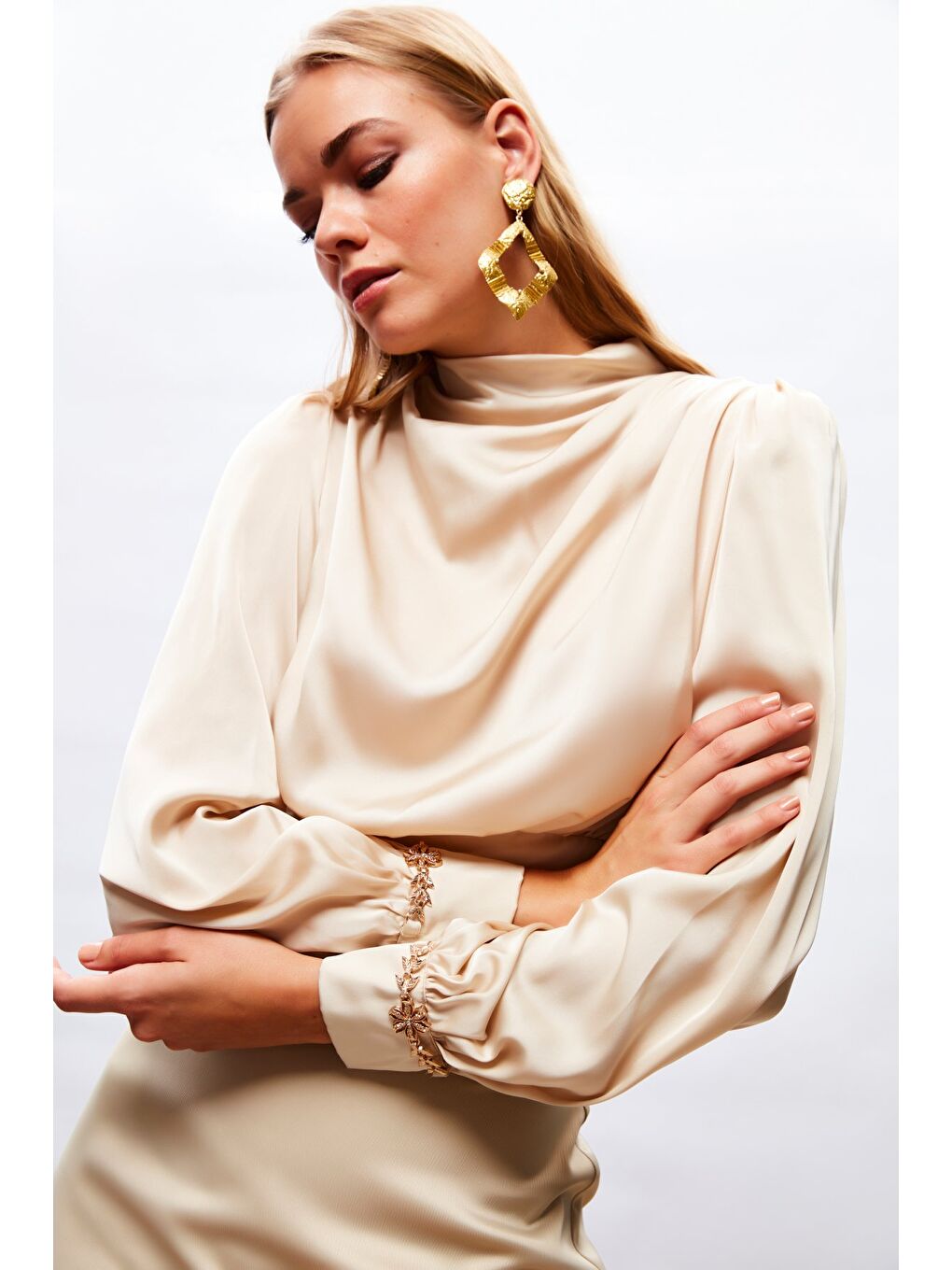 Kol Aksesuar Detaylı Bluz - Bej-1