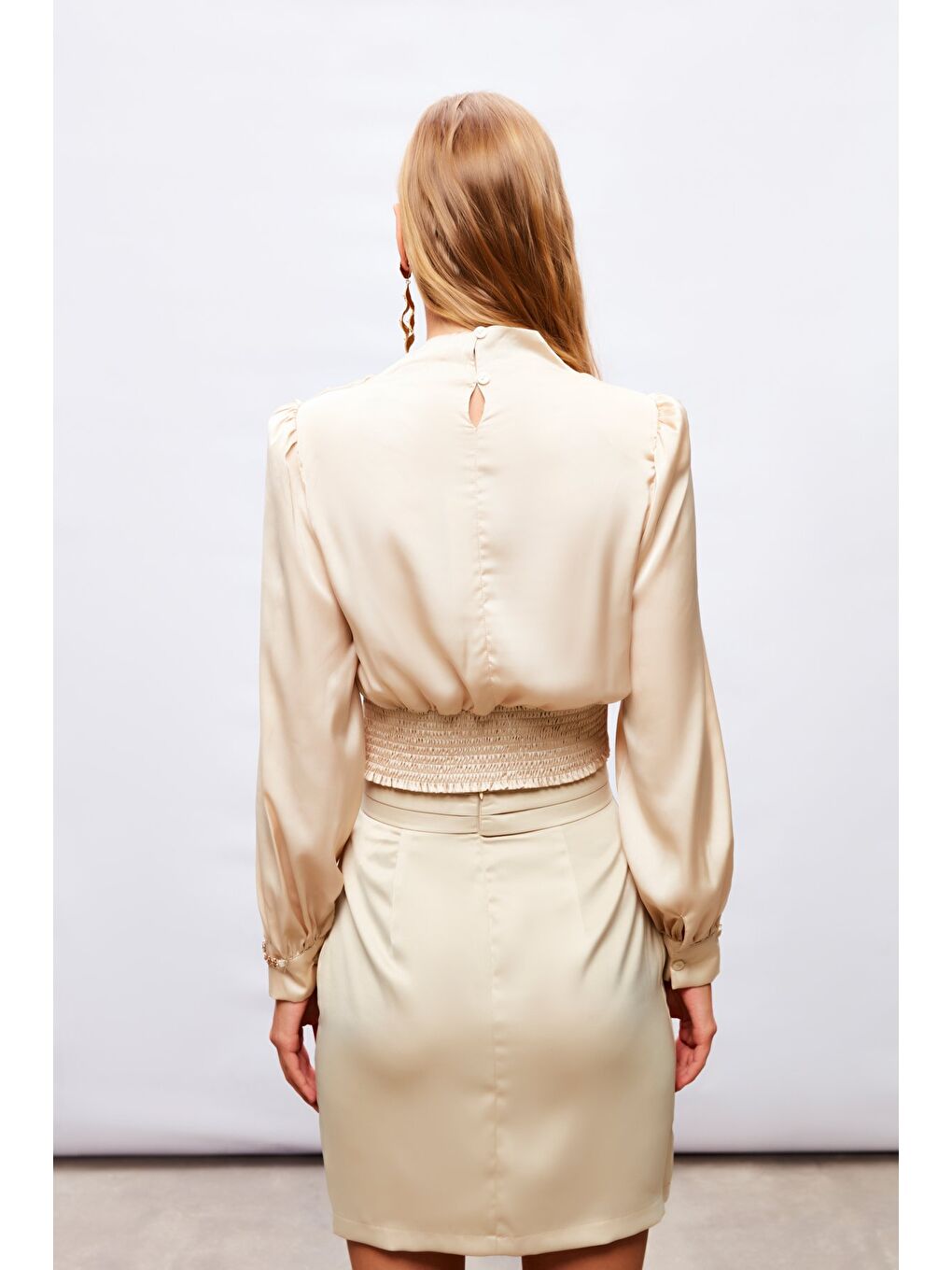 Kol Aksesuar Detaylı Bluz - Bej-6