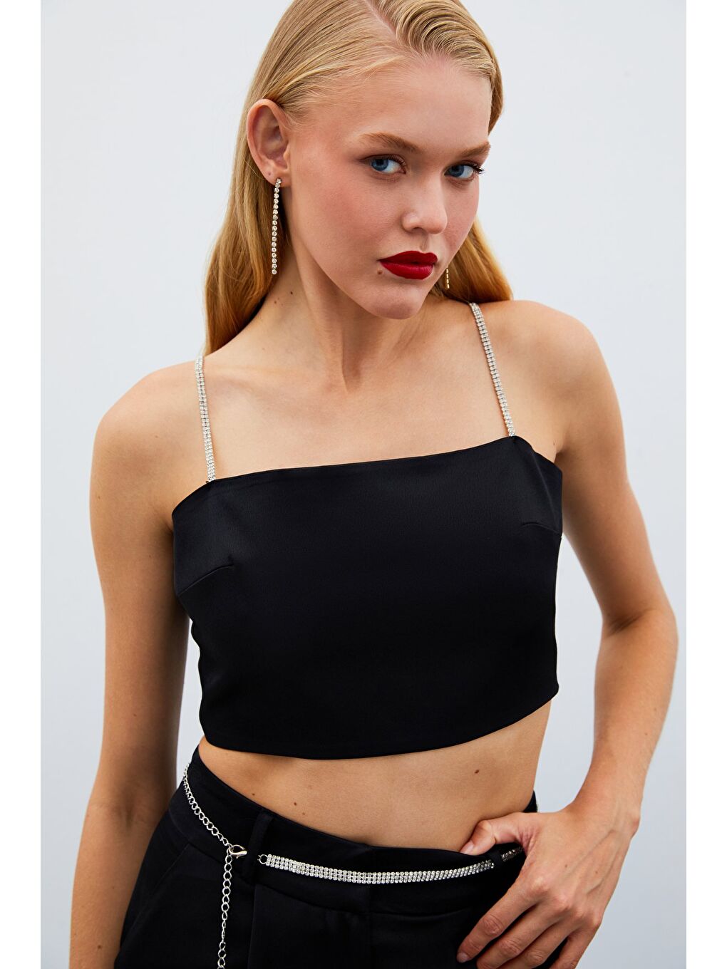 Taş Askılı Saten Crop Bluz - Siyah