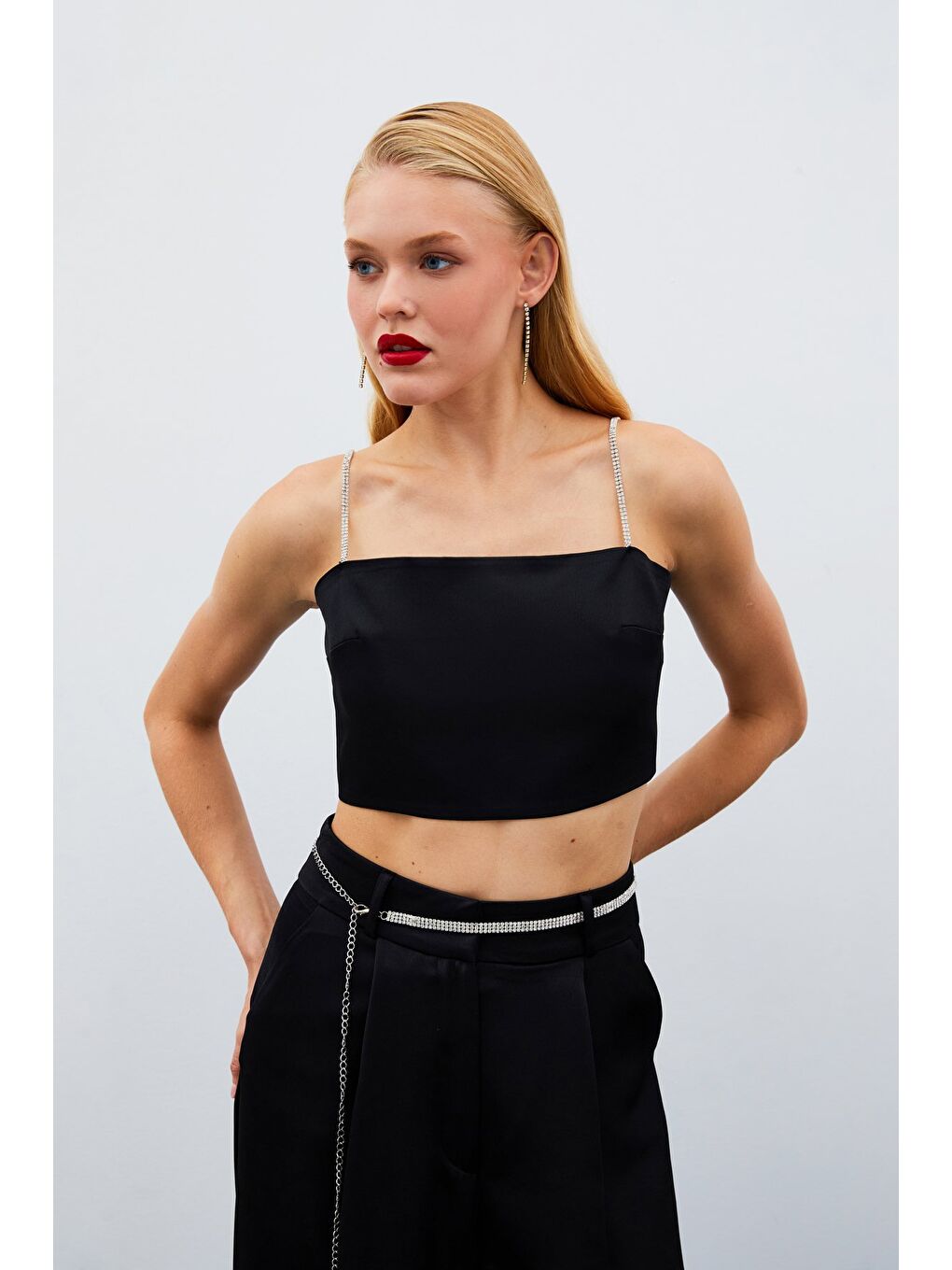 Taş Askılı Saten Crop Bluz - Siyah-1