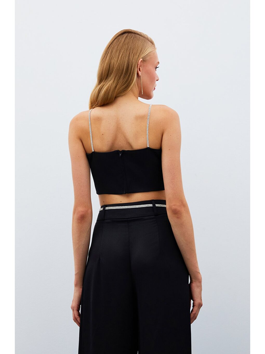 Taş Askılı Saten Crop Bluz - Siyah-3