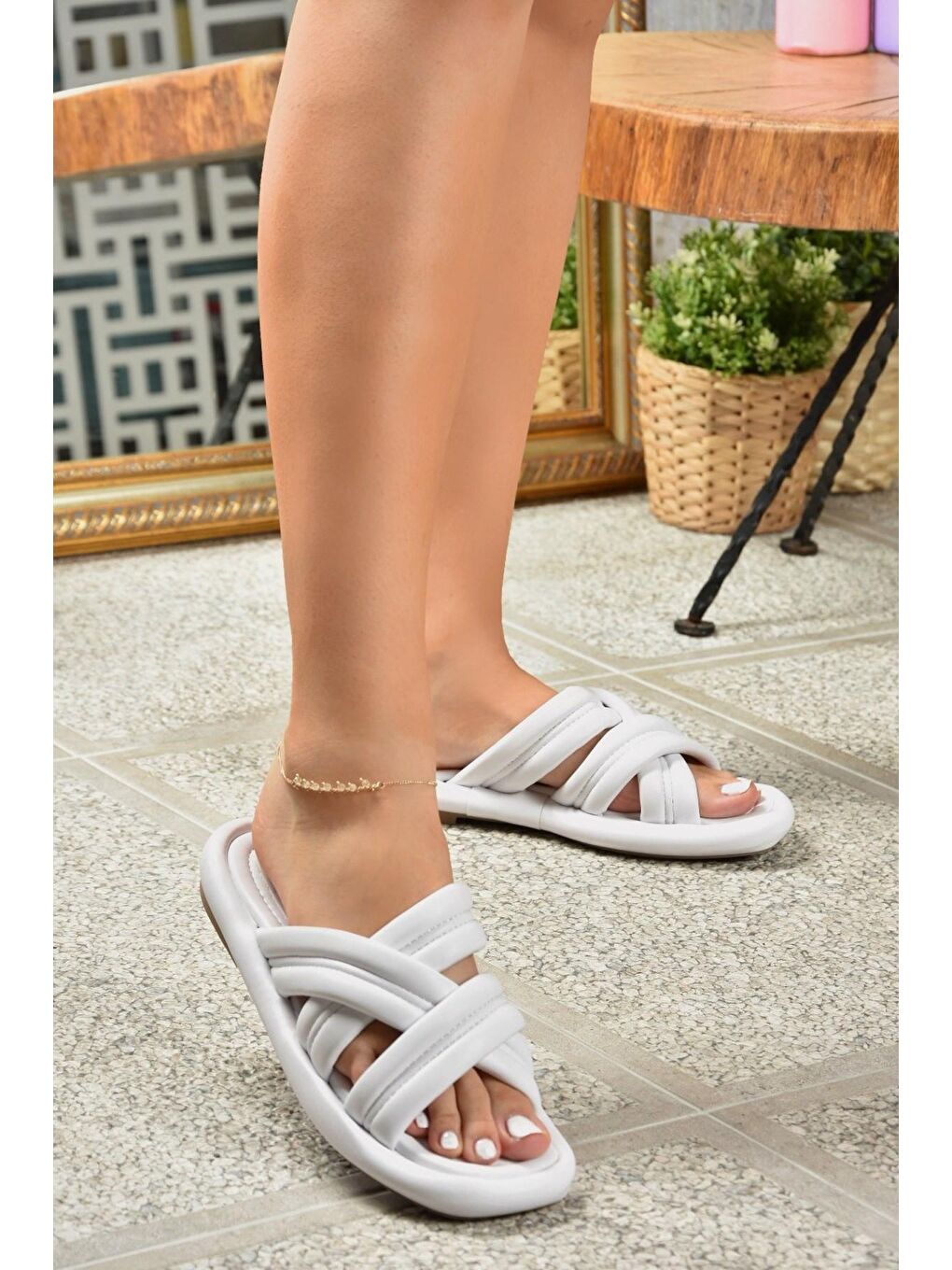 K848220209 Beyaz Kadın Terlik