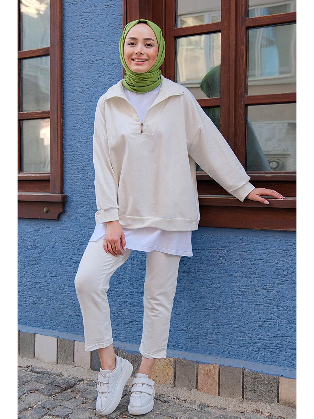 Dik Yaka Önü Fermuarlı İkili Takım Beyaz