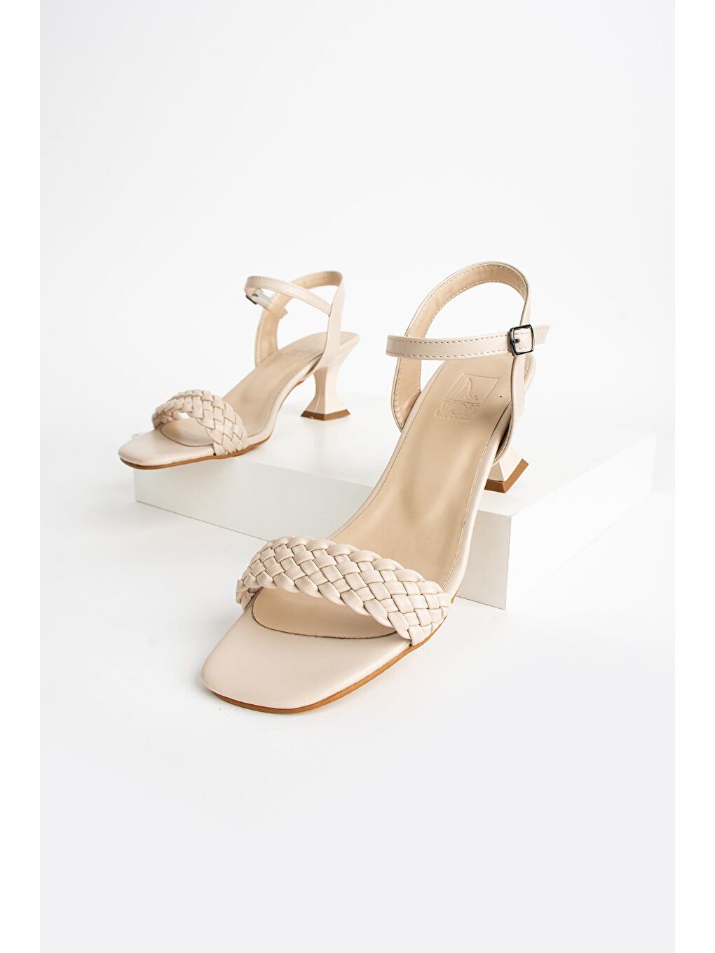 Bej Örgü Bantlı Tokalı Kadeh Topuk Kadın Ayakkabı 018-02-23-3