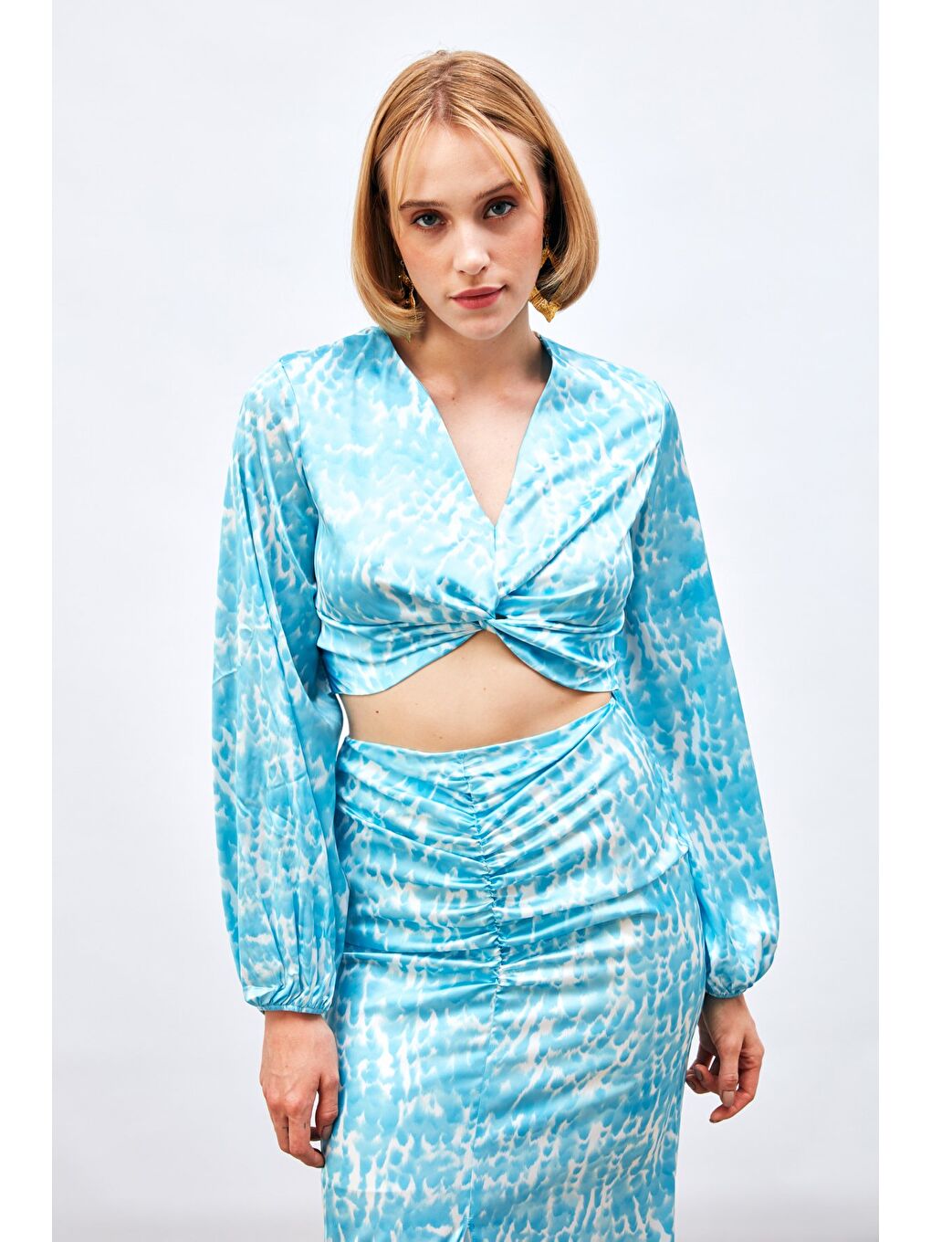 Düğüm Detaylı Desenli Bluz - Turkuaz-1