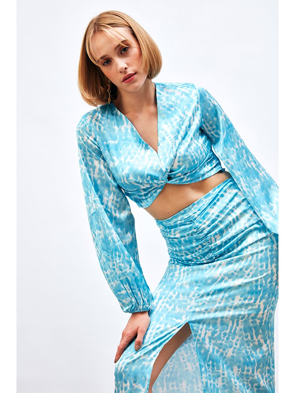 Düğüm Detaylı Desenli Bluz - Turkuaz-2