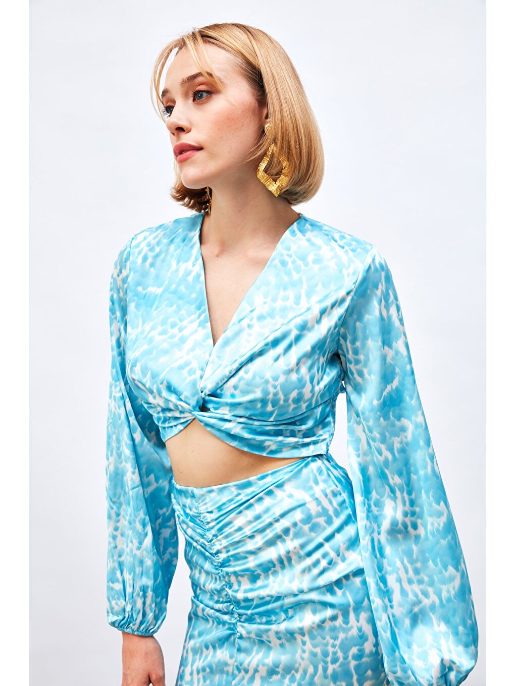 Düğüm Detaylı Desenli Bluz - Turkuaz-4