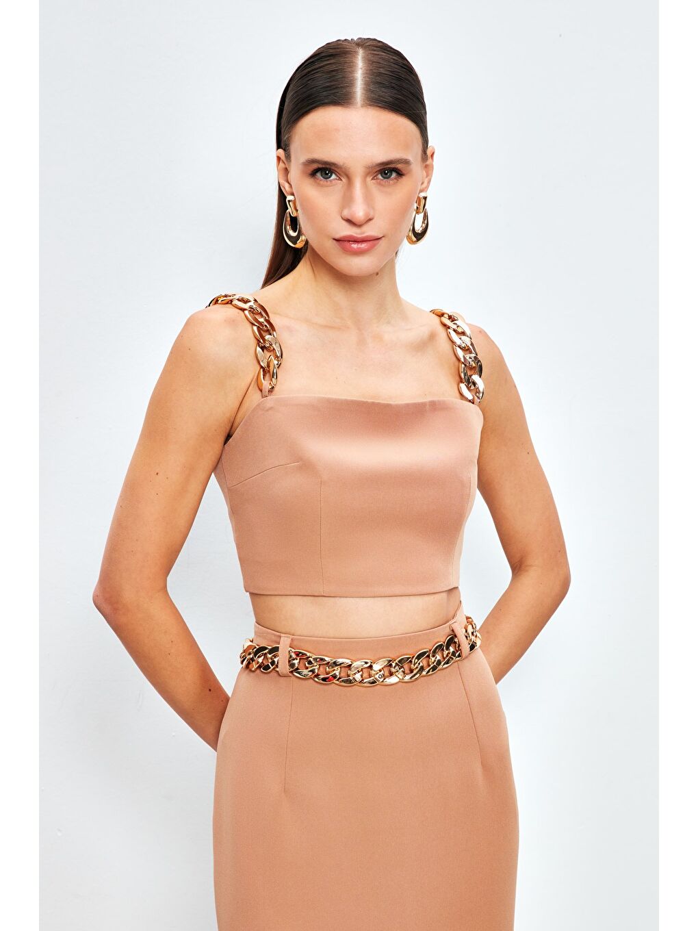 Kahverengi Gold Zincir Askılı Crop Bluz - Camel-2