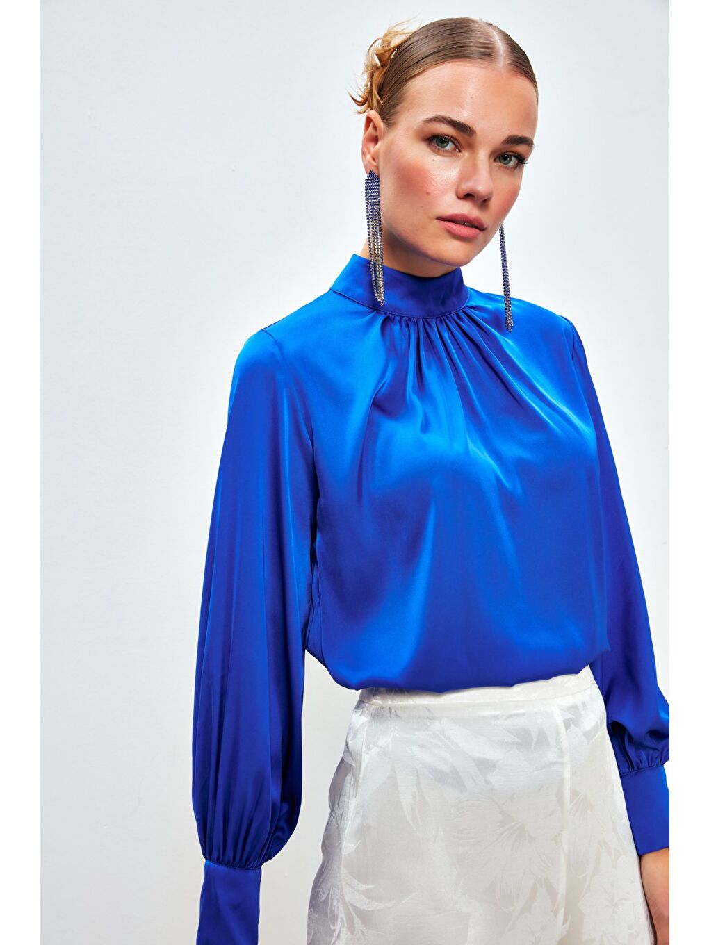 Yaka Detaylı Saten Bluz - Sax Mavi-1
