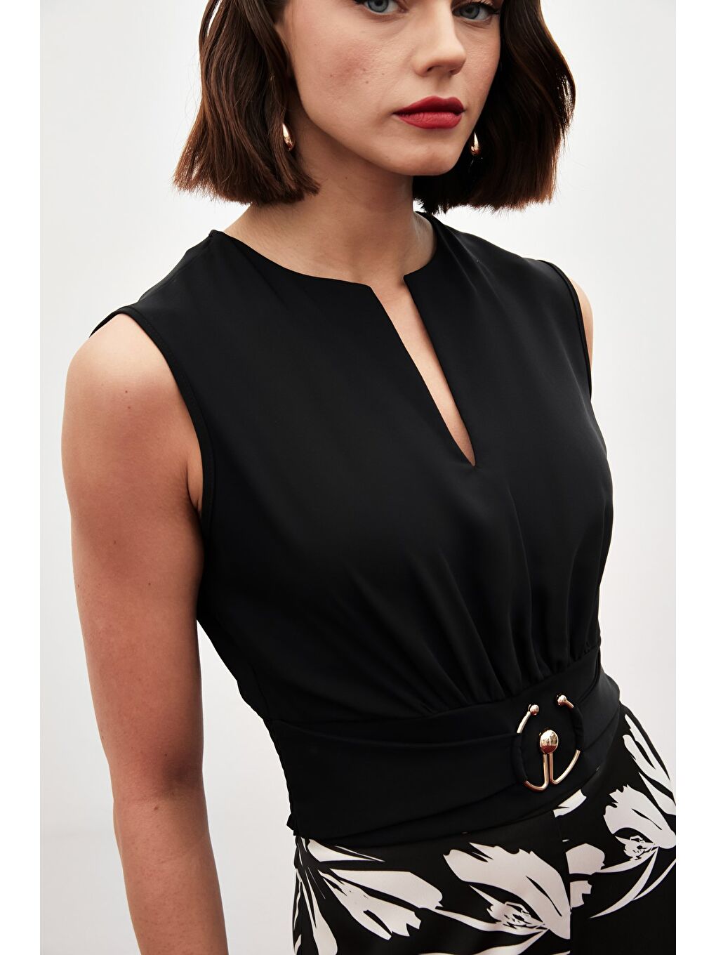 Toka Detaylı Kolsuz Bluz - Siyah-4