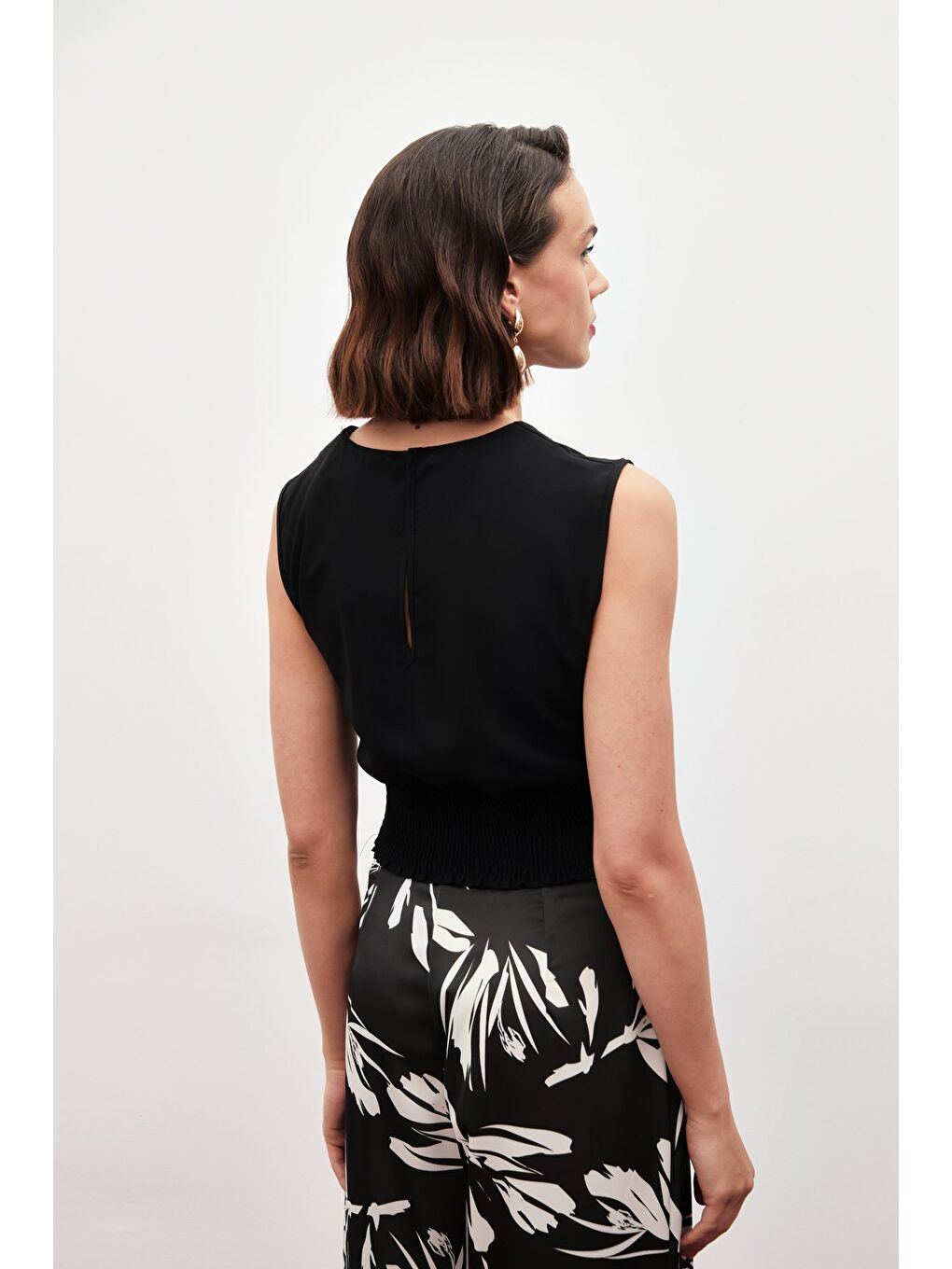 Toka Detaylı Kolsuz Bluz - Siyah-5