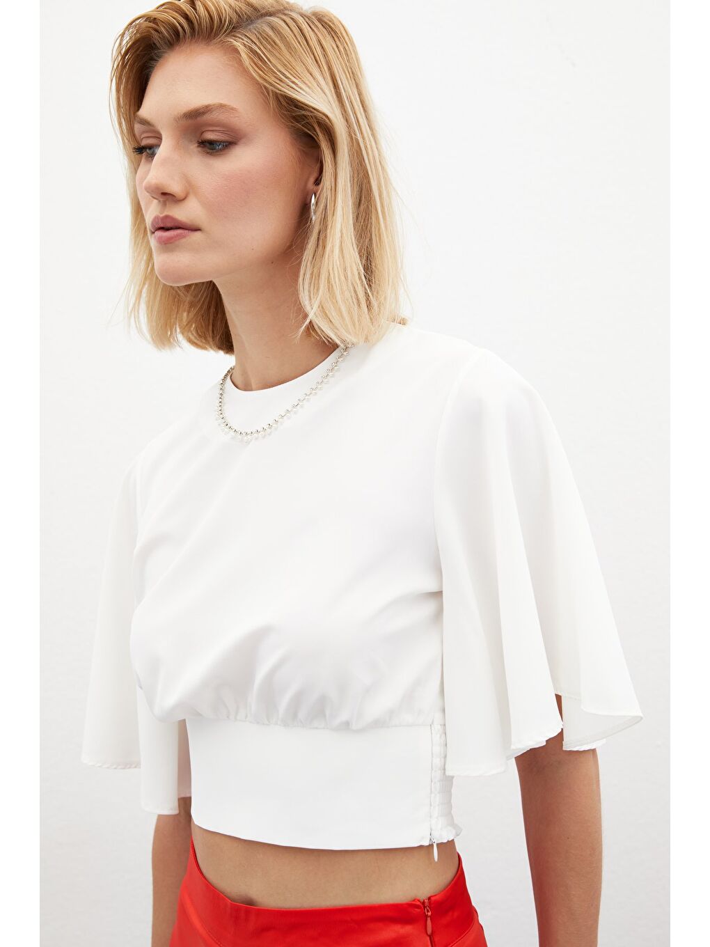 Kolyeli Kısa Kol Bluz - Ekru-1