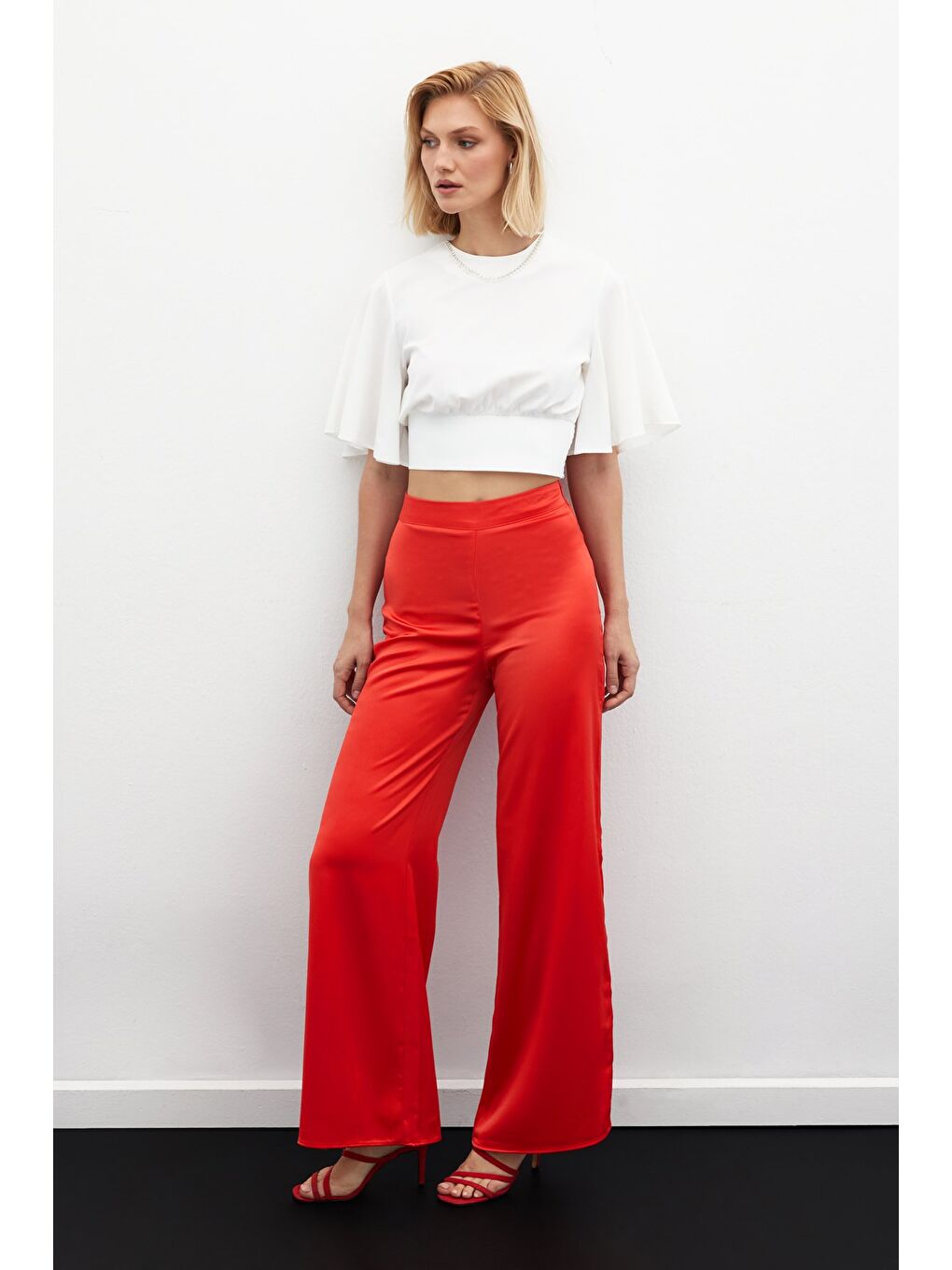 Kolyeli Kısa Kol Bluz - Ekru-2