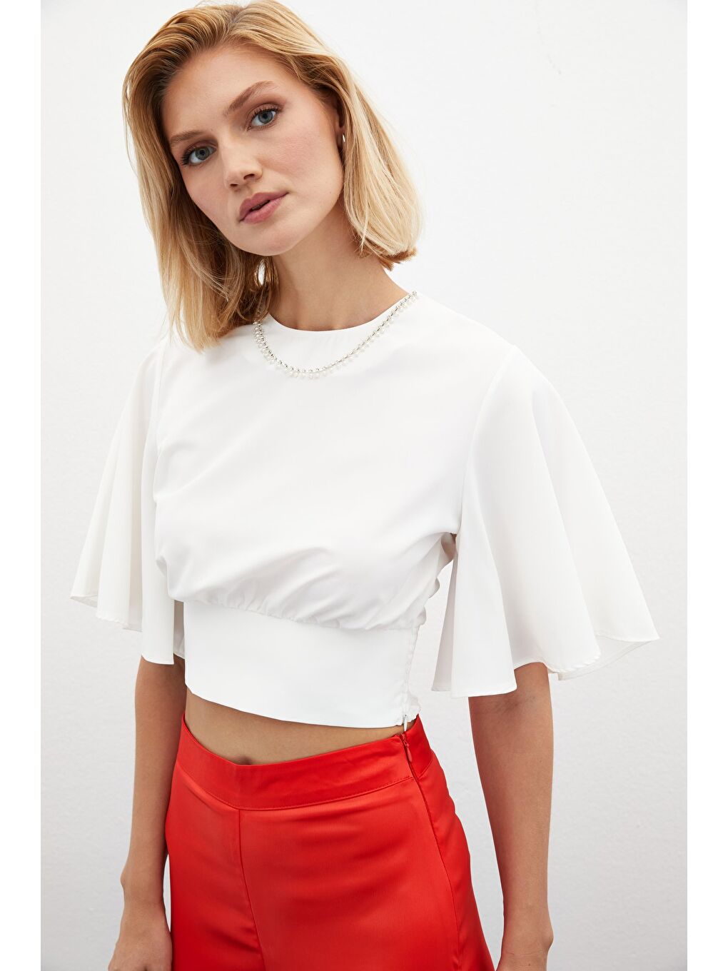 Kolyeli Kısa Kol Bluz - Ekru-3