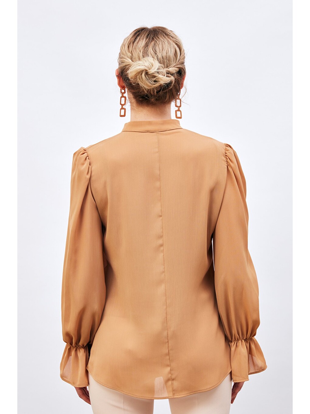 Kahverengi Yaka Bağlama Detaylı Salaş Bluz - Camel-6