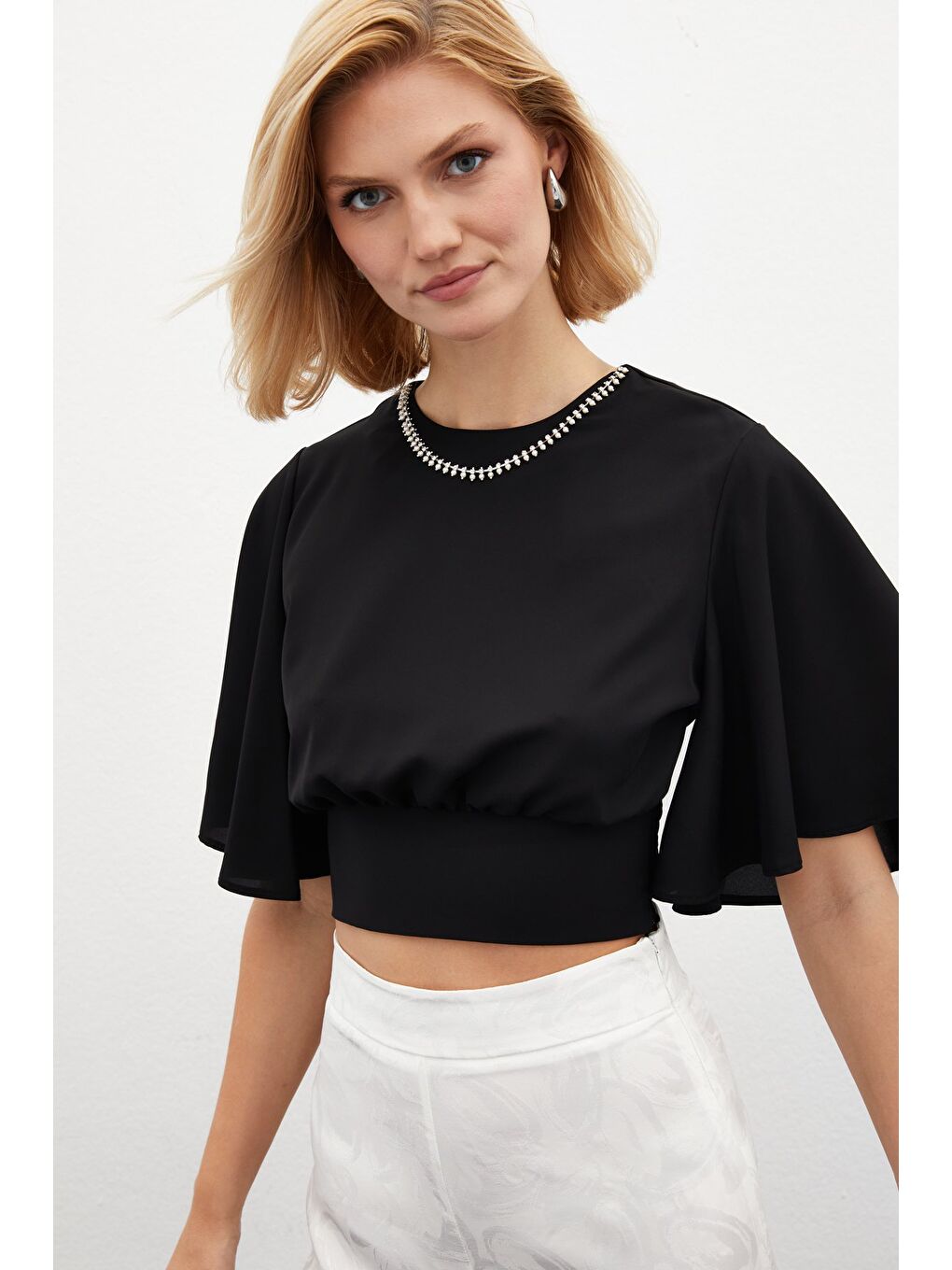 Kolyeli Kısa Kol Bluz - Siyah-2