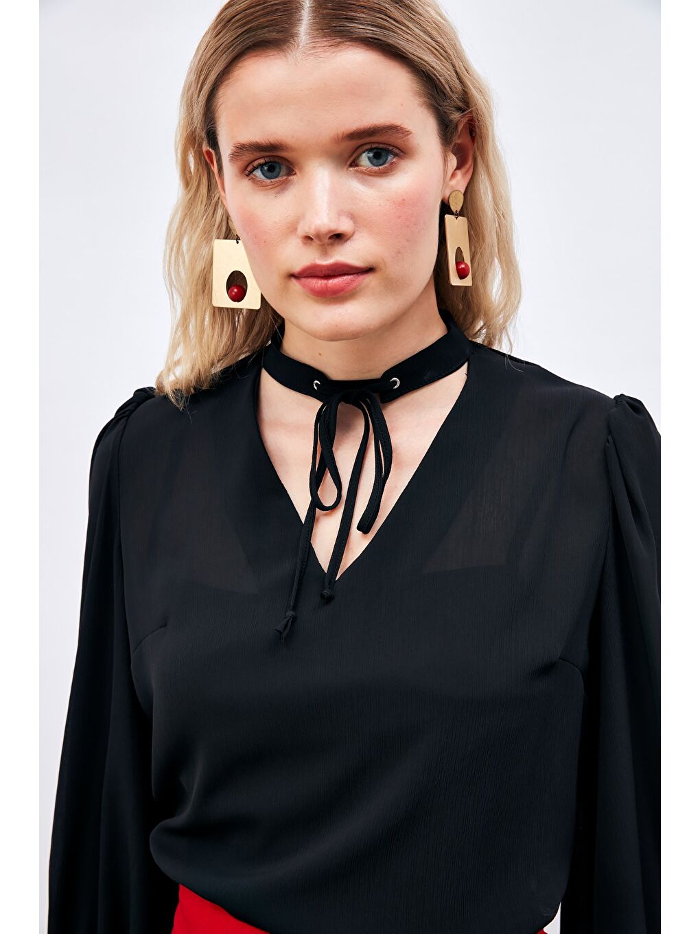 Yaka Bağlama Detaylı Salaş Bluz - Siyah-3
