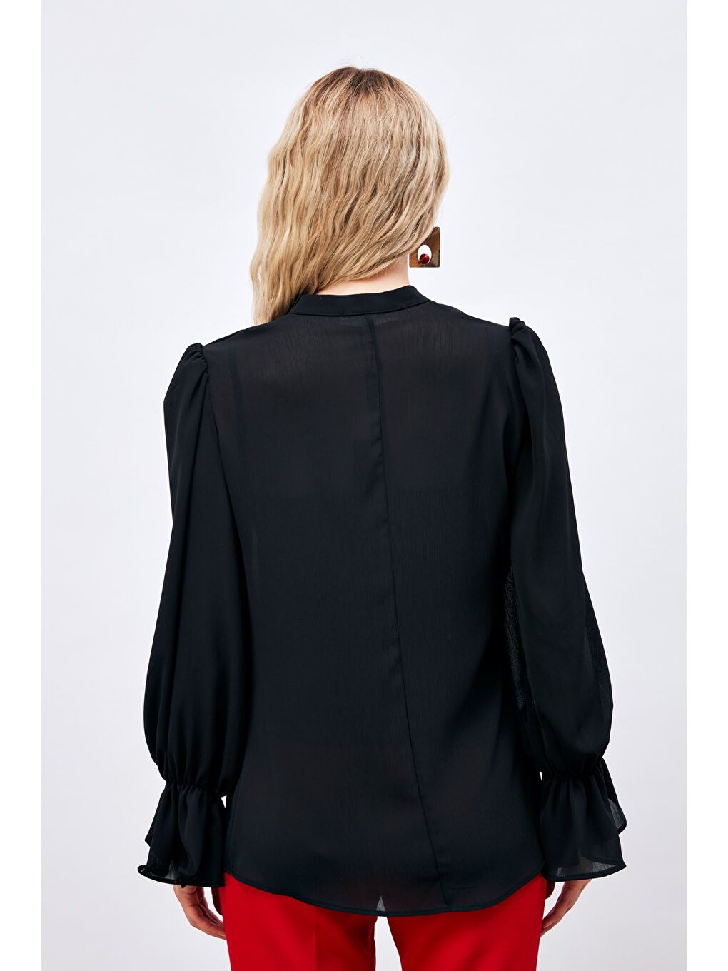 Yaka Bağlama Detaylı Salaş Bluz - Siyah-5