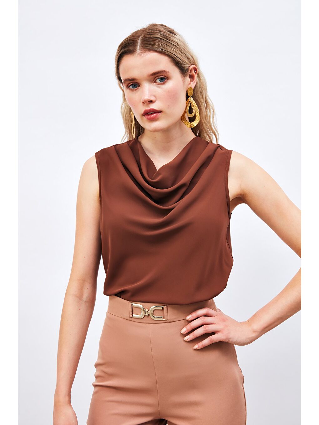 Kahverengi Degaje Yaka Kolsuz Bluz - Kahve-1