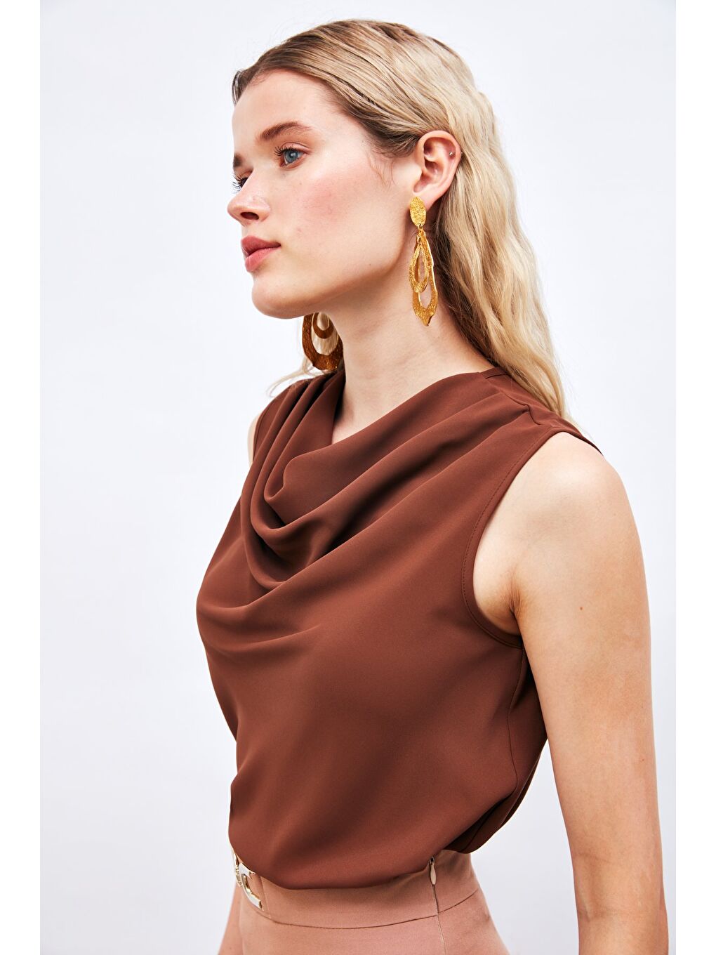 Kahverengi Degaje Yaka Kolsuz Bluz - Kahve-2